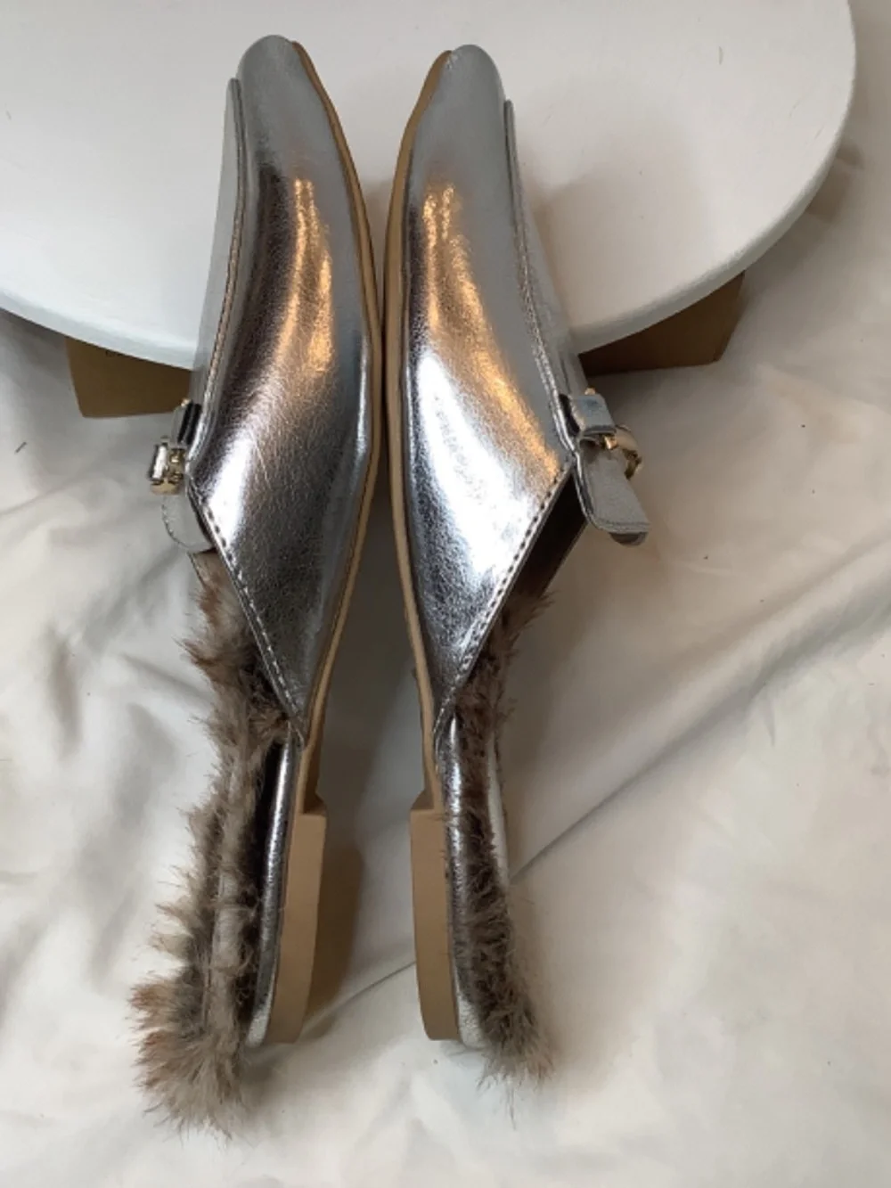 EUC Qupid swirl Mule silver‎ fur sz. 5.5 flats Slingback